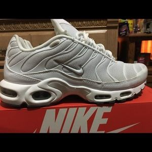 Nice clean no scuffs or scratches almost new.